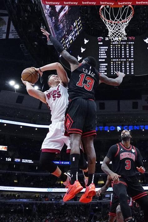 DeMar DeRozan scores 23 as Bulls erase 21-point deficit and end Heat winning streak at 7 games